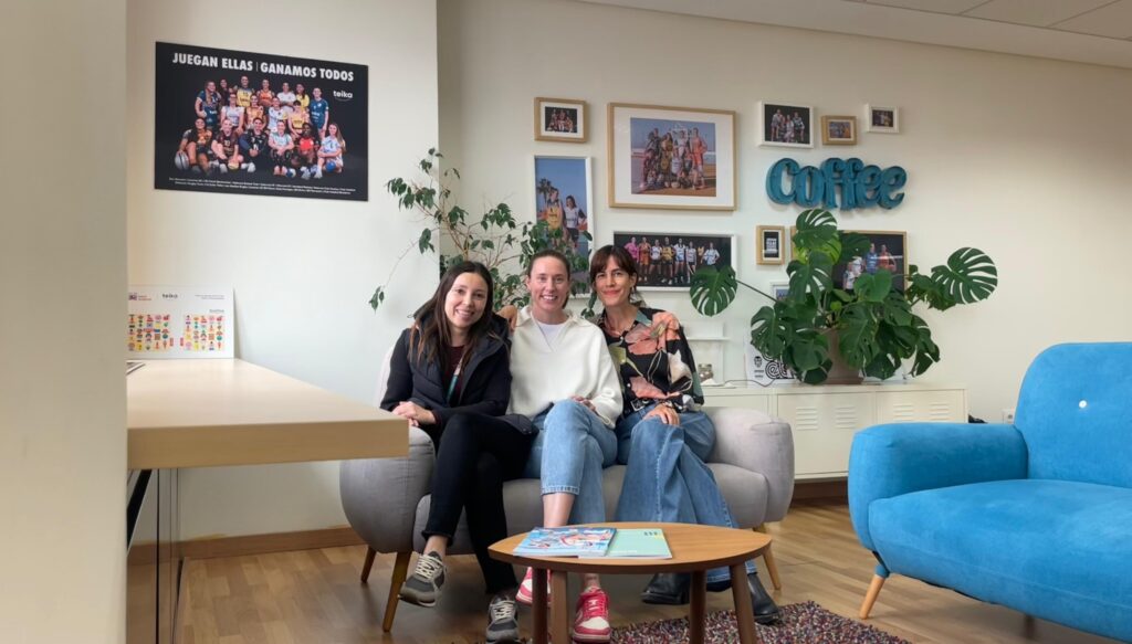 Anna Gómez, ex capitana del Valencia Basket, Berti Barber y Begoña Cano