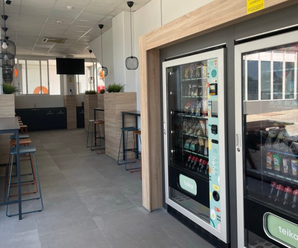 Punto de venta y coffee corner personalizado en Circuit Ricardo Tormo